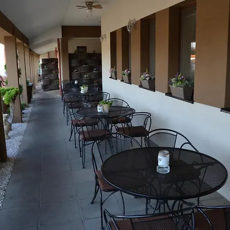 Penzión pre hostí Restauracia-penzion Altana Ludanice