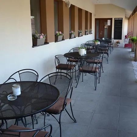 Penzión pre hostí Restauracia-penzion Altana *