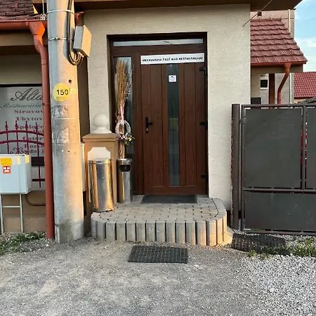 Casa de hóspedes Reštaurácia-penzión Altana Ludanice